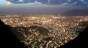 Paisagem noturna de Quetta, no Paquistão - Wikimedia Commons