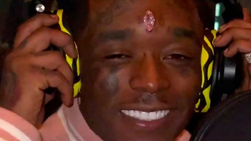 O rapper  Lil Uzo Vert com um diamante na testa - Divulgação