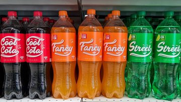 Refrigerantes que imitam as marcas da Coca-Cola Company - Divulgação / Agência de Notícias de Moscou