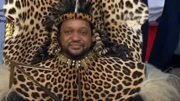 Imagem do novo rei zulu em cerimônia - Divulgação / Youtube / SABC News