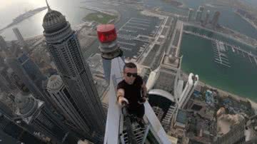 Imagem de Remi Lucidi no topo de um prédio em Dubai - Reprodução/Instagram/remnigma