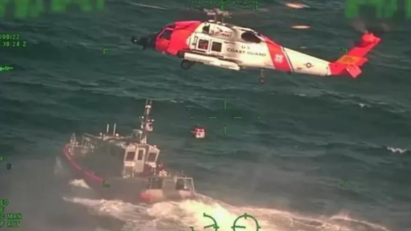 Helicópteros localizarando os pescadores perdidos - Reprodução/Fox Weather