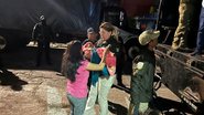 Imagem de um bebê sendo resgatado do contêiner do caminhão - Divulgação/Governo do México/INM