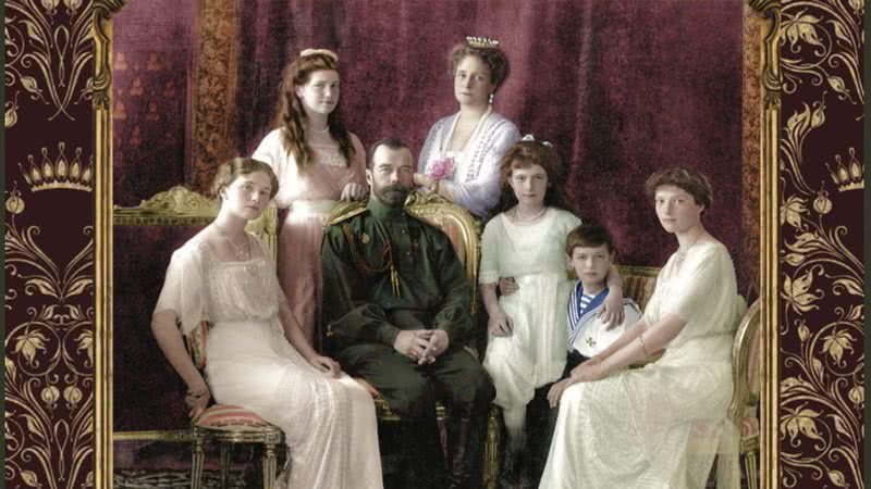 Fotografia da família Romanov - Divulgação / Amazon / 'Os últimos Czares: Uma breve história não contada dos Romanovs'
