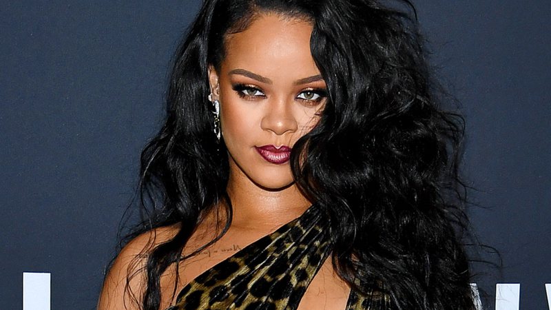 Fotografia de Rihanna no lançamento de sua autobiografia - Getty Images