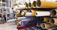 Imagem meramente ilustrativa de rolos de tecido em fábrica - Divulgação/Pixabay
