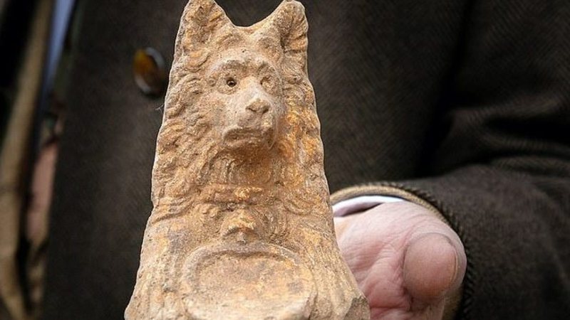 A estátua encontrada durante escavações - Divulgação/Ministério da Cultura italiano