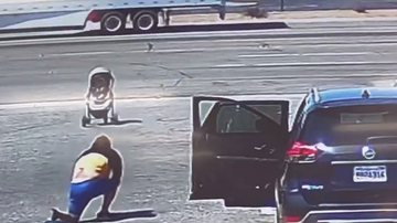 Ron Nessman salvando carrinho de bebê - Reprodução/Vídeo