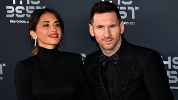 Antonella Rocuzzo e Lionel Messi, durante premiação da FIFA em 2022 - Getty Images