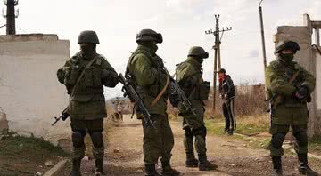 Soldados russos na fronteira com a Ucrânia, em 2014 - Getty Images