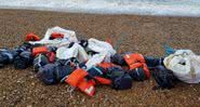 Sacos encontrados em uma praia no condado de Sussex - Divulgação/Agência Nacional de Crime/NCA