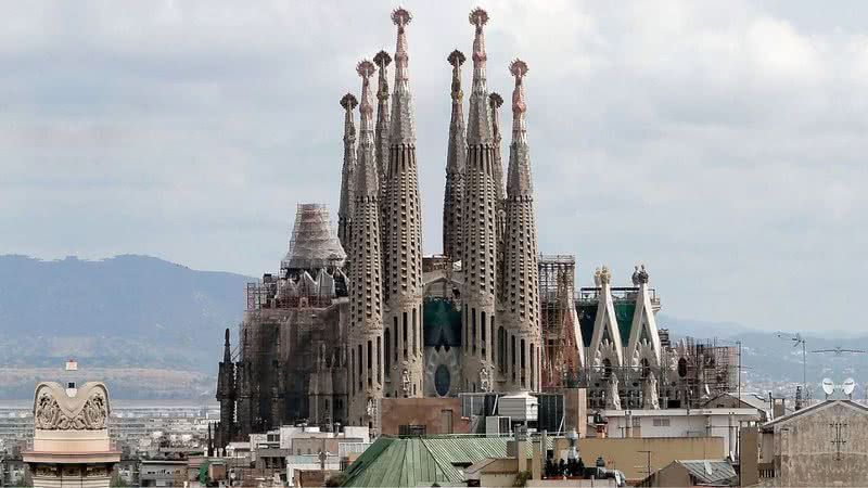 Imagem panorâmica do Templo da Sagrada Familia - Wikimedia Commons / Bernard Gagnon