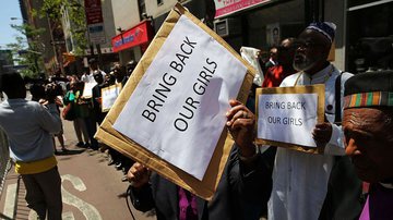 Manifestação em junho de 2014 com cartazes de "tragam nossas garotas de volta" - Getty Images