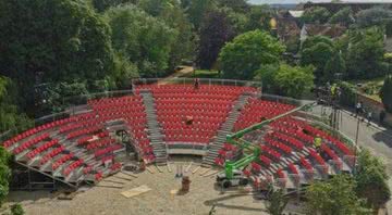 A construção do teatro a céu aberto, inaugurado pela Royal Shakespeare Company - Divulgação/Instagram/@thersc