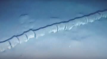 Imagem do esqueleto misterioso no fundo do oceano - Divulgação/Youtube/Deborah Hatswell