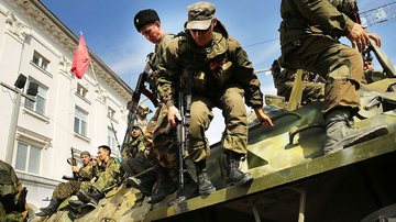 Soldados separatistas em na república autoproclamada de Luhansk - Getty Images
