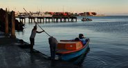 Imagem ilustrativa de pescadores nas Ilhas Salomão - Getty Images