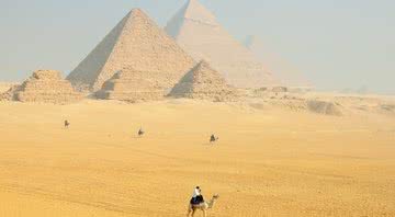 Fotografia de pirâmides egípcias - Imagem de Nadine Doerlé por Pixabay