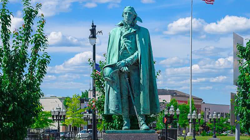 Imagem da estátua de William Shepard no Massachusetts, EUA - Divulgação