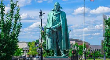 Imagem da estátua de William Shepard no Massachusetts, EUA - Divulgação