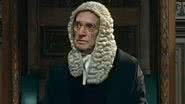 Sir Bernard Weatherill, personagem de Stephen Greif em 'The Crown' - Reprodução/Netflix