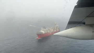 Fotografia de navio envolvido nas buscas pelo submersível - Divulgação/ Redes Sociais/ Guarda Costeira dos EUA