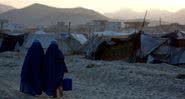 Afegãs fora de Cabul, no Afeganistão - Getty Images