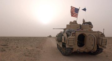 Fotografia de tropas norte-americanas no limite entre o Kuwait e o Iraque - Getty Images