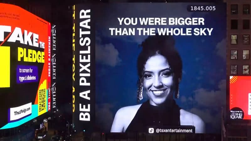 Homenagem a Ana Benevides em telão da Times Square, nos Estados Unidos - Reprodução/Vídeo/X