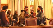 Combatentes do Talibã no palácio presidencial em Cabul - Divulgação/YouTube/Al Jazeera