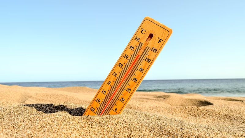 Imagem ilustrativa de termômetro marcando altas temperaturas - Foto de wirestock, via Freepik