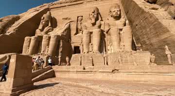 Imagem em grande plano de estátuas de Abu Simbel - Divulgação/Vídeo/Youtube/Emilim Schmitz