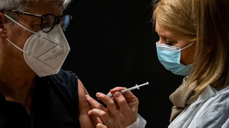 Vacinação na França, em janeiro de 2021 - Getty Images