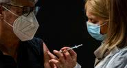 Vacinação na França, em janeiro de 2021 - Getty Images