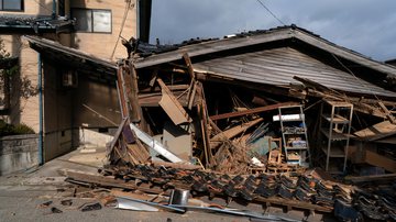 Casa destruída após terremoto do Ano Novo no Japão - Getty Images