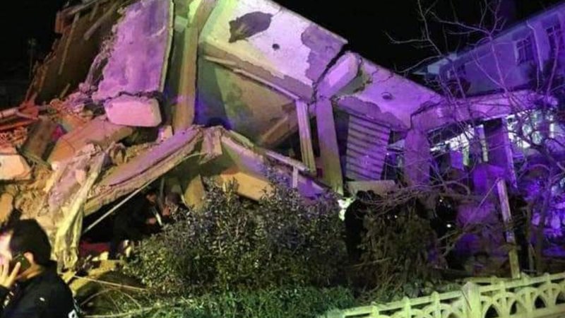 Imagem de construção destruída após o terremoto - Divulgação/Twitter