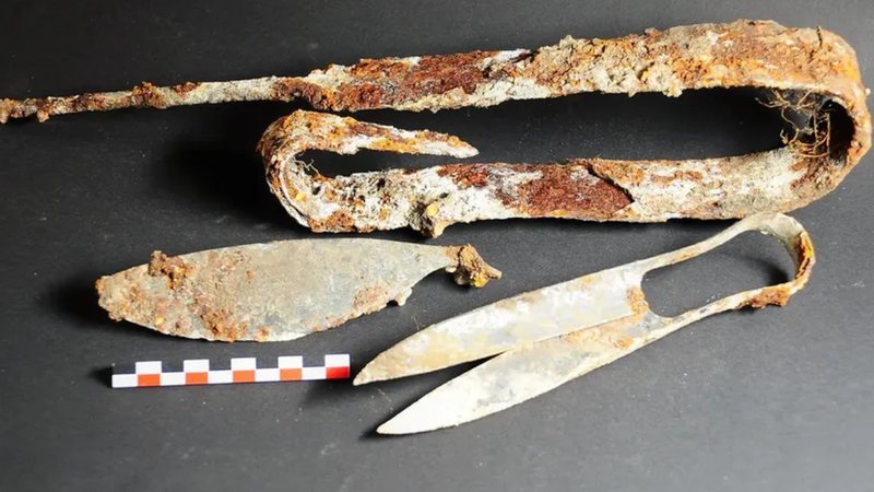 Auf einem keltischen Friedhof in Deutschland wurde eine 2.300 Jahre alte Schere gefunden