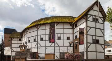 Atual teatro é uma réplica ao que existia no século 17 na Inglaterra - Wikimedia Commons