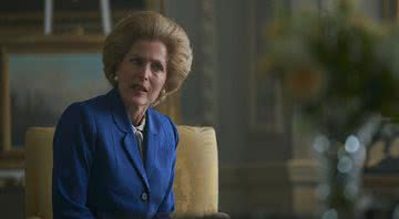 Margaret Thatcher (Olivia Colman) em The Crow (2020) - Divulgação/ Netflix