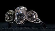 Fotografia de anel de três diamantes que foi recuperado do naufrágio - Divulgação/ Youtube/ RMS Titanic Brasil