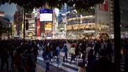 Imagem ilustrativa de pessoas andando em rua de Tóquio - Divulgação/Pixabay/mailtotobi