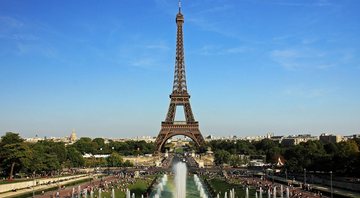 A Torre Eiffel, em Paris - Wikimedia Commons