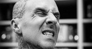 Travis Barker, baterista do Blink-182, mostra diamante no dente - Divulgação/Instagram/@connellydds