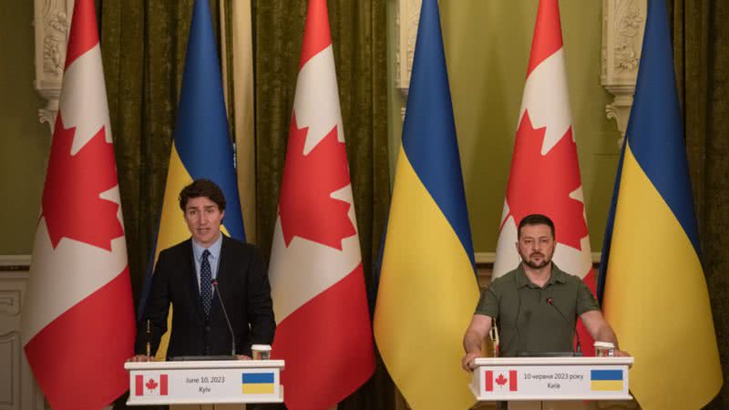 Imagem de Justin Trudeau e Vladimir Zelensky durante a passagem do presidente pelo Canadá - Getty Images