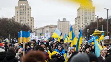 Manifestantes protestam contra a Guerra da Ucrânia na Alemanha - Getty Images