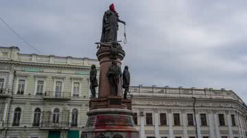 Monumento da imperatriz russa Catarina, a Grande, vandalizado na cidade de Odessa - Getty Images