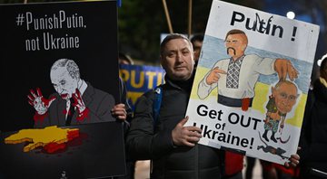 Manifestantes protestam contra a invasão da Ucrânia - Getty Images