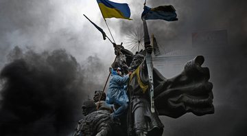 Manifestantes em 20 de fevereiro de 2014 na Praça da Independência, Kiev, Ucrânia - Getty Images