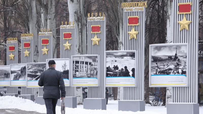 Exibição exalta o Exército Vermelho Soviético na libertação da União Soviética em Kiev, Ucrânia