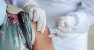 Imagem meramente ilustrativa de pessoa sendo vacinada - Divulgação/ Pexels/ FRANK MERIÑO